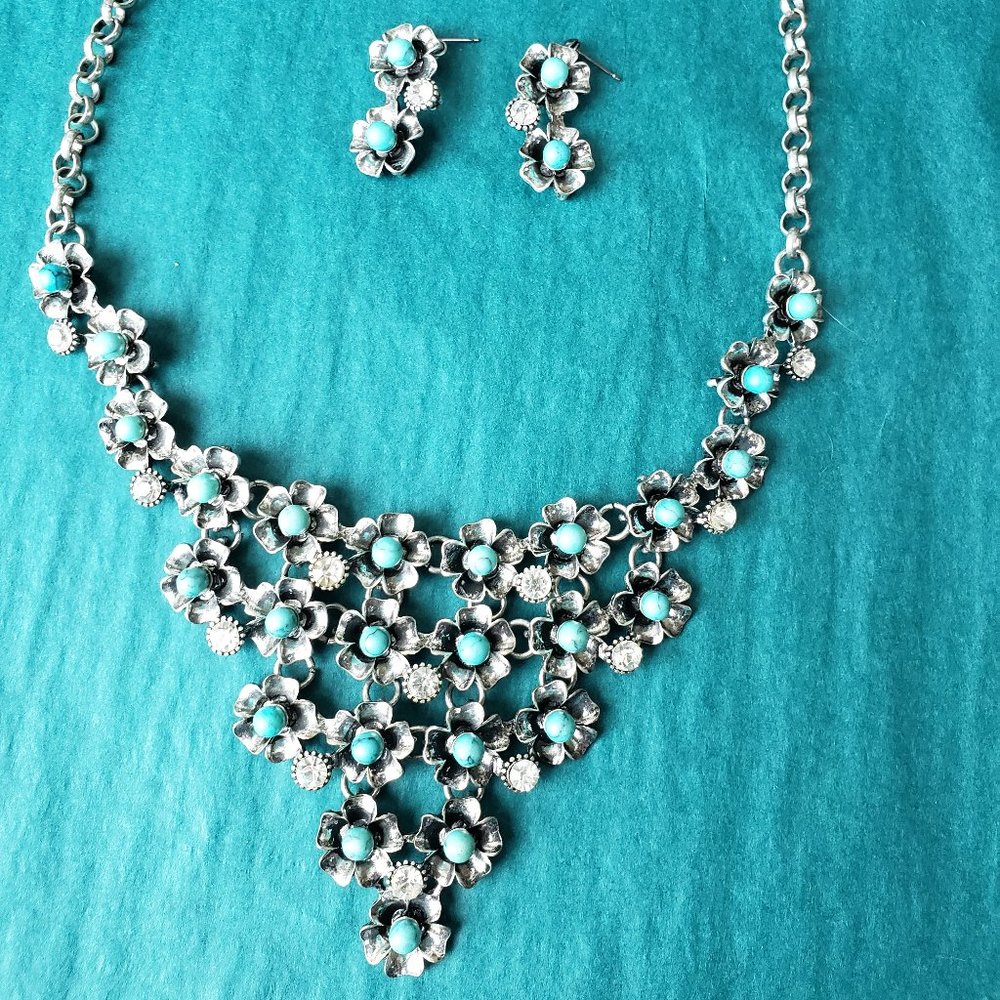 2/35$ Pewter statement flower faux turquoise necklace with earrings set
